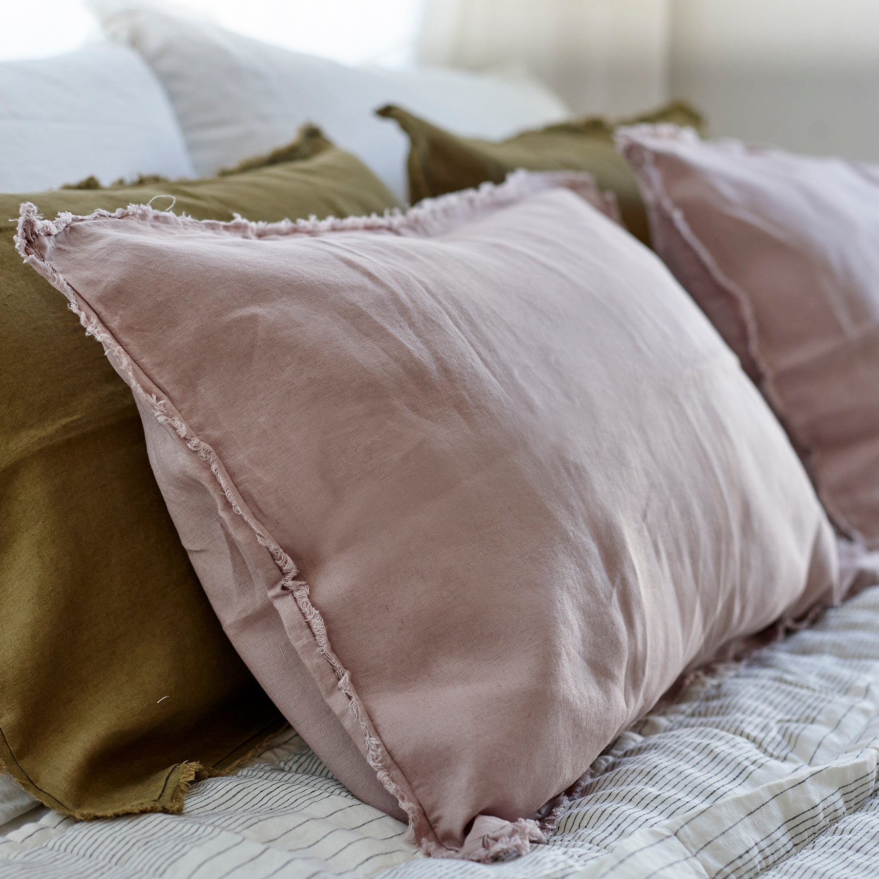 Pair of Linen Pillowcases in Rosewater