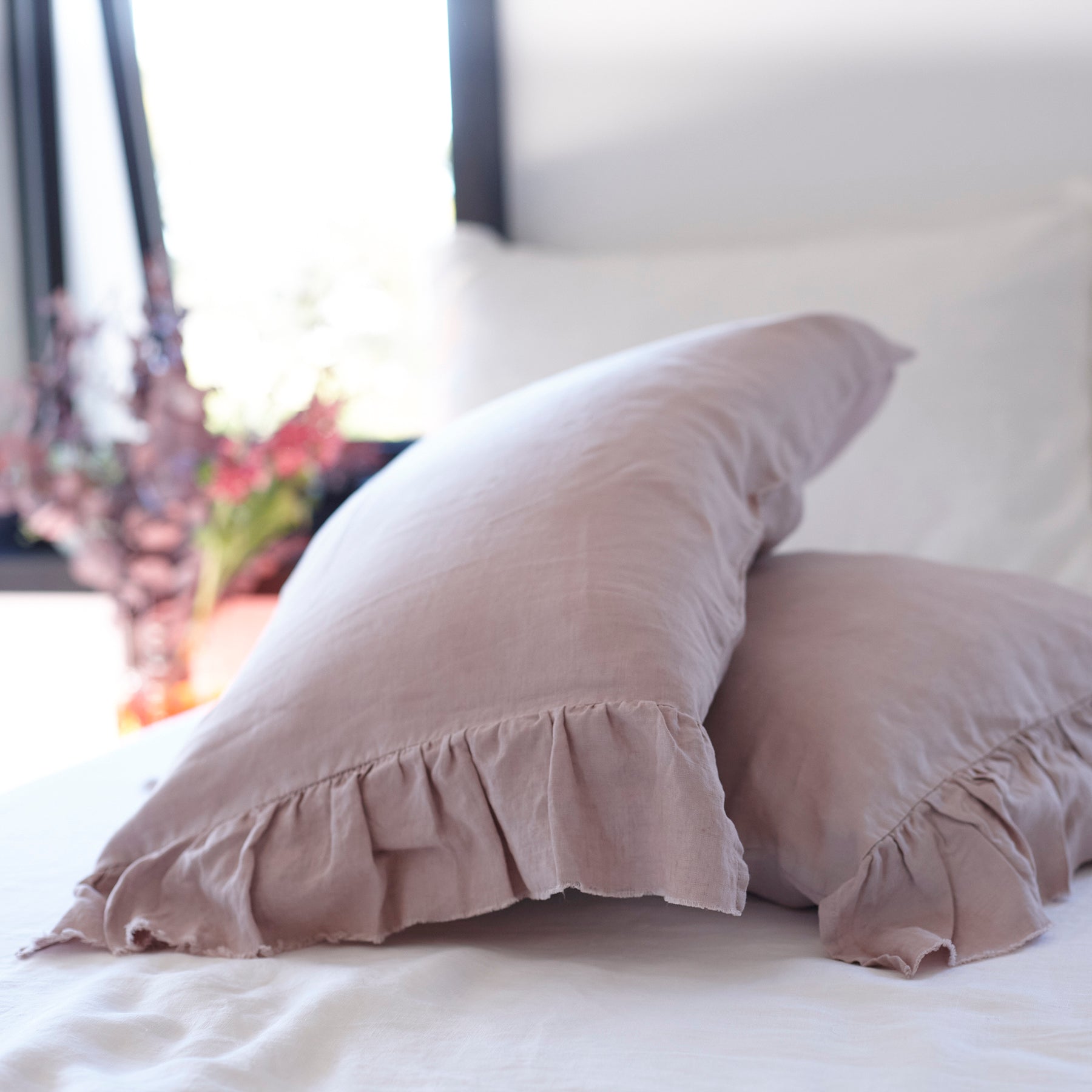 Pair of Ruffled Linen Pillowcases in Rosewater