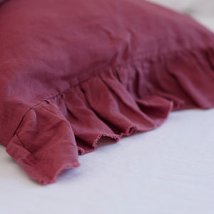 Pair of Ruffled Linen Pillowcases in Raspberry
