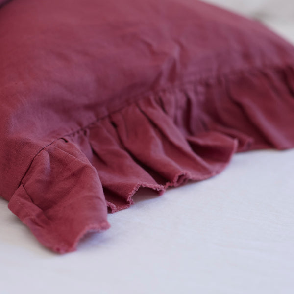 Pair of Ruffled Linen Pillowcases in Raspberry